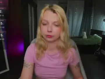 Yourlovelyeve  live sex cam