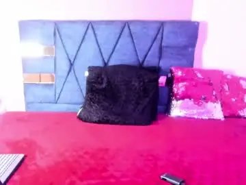 Naomy__smith__  live sex cam