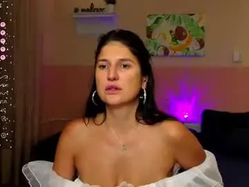 Alianna_solo_kiss  live sex cam