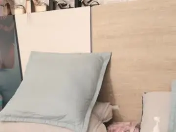 Evadnestein  live sex cam