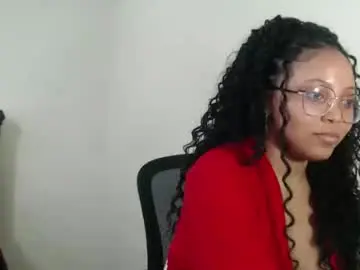 Carmellovekisses  live sex cam