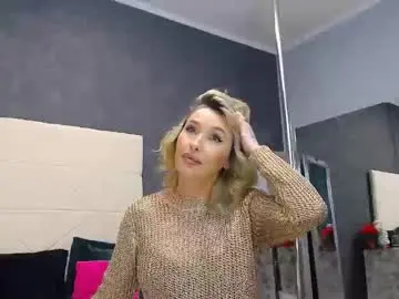 Issasmyth  live sex cam