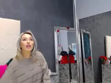 Issasmyth  live sex cam