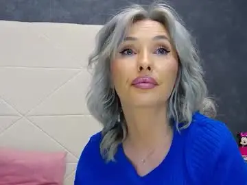 Issasmyth  live sex cam