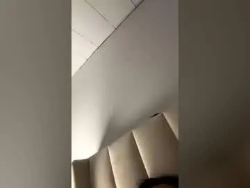 Julivale19  live sex cam