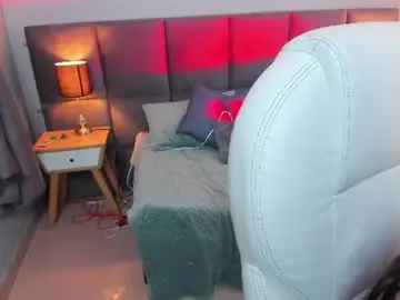Rousy_moon  live sex cam