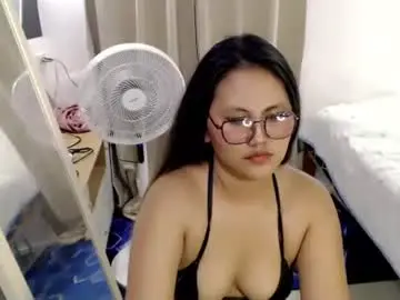 Yannalicous  live sex cam