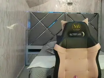 Dollyboobsy  live sex cam