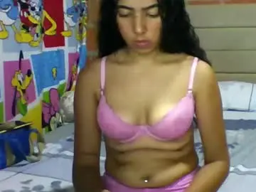 Darlingswifti  live sex cam