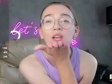 Lucyy_green  live sex cam