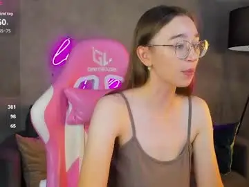 Lucyy_green  live sex cam