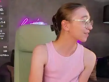 Lucyy_green  live sex cam
