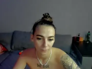 Gravitation777  live sex cam