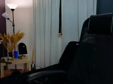 Hotlaracroft  live sex cam
