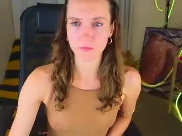 Hotlaracroft  live sex cam