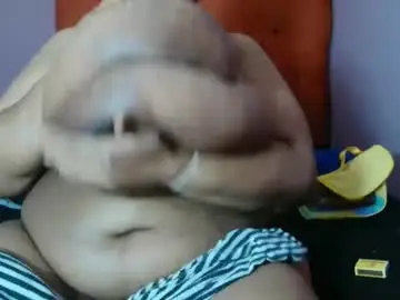 Tinagiant  live sex cam