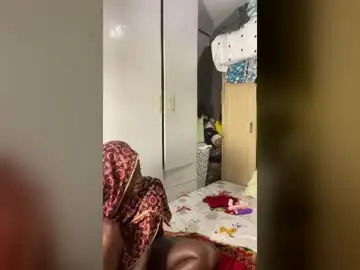 Afroaura  live sex cam