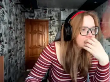 Ardisnoffsinger  live sex cam