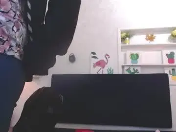 Bigtitslaurenriver  live sex cam