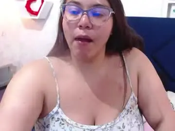 Bigtitslaurenriver  live sex cam