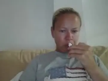 Naughtyjennyblondeuk  live sex cam