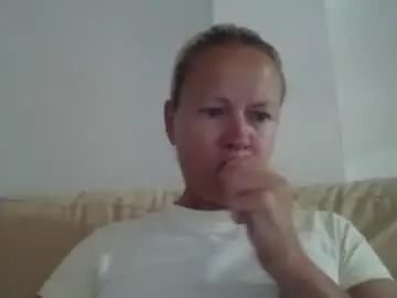 Naughtyjennyblondeuk  live sex cam