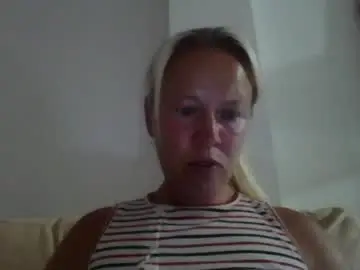Naughtyjennyblondeuk  live sex cam