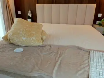 Saradiamond01  live sex cam
