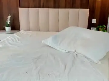 Saradiamond01  live sex cam