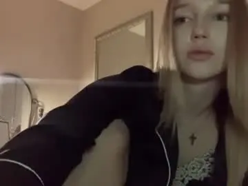 Slavicglamdoll  live sex cam