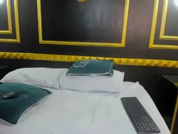 Bombom_fox  live sex cam