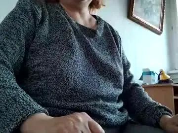 Julia5236  live sex cam