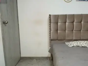 Cloverrmoon  live sex cam