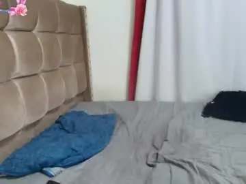 Cloverrmoon  live sex cam
