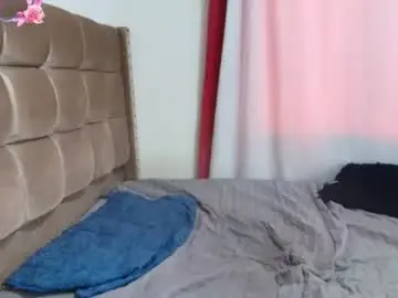 Cloverrmoon  live sex cam