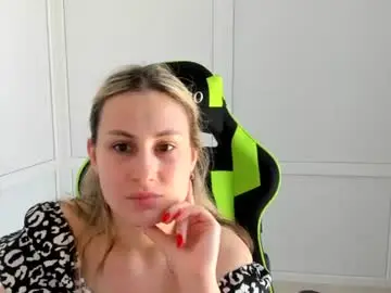 Julia_sunshinee  live sex cam