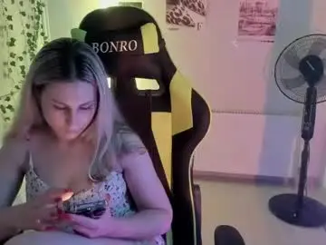 Julia_sunshinee  live sex cam
