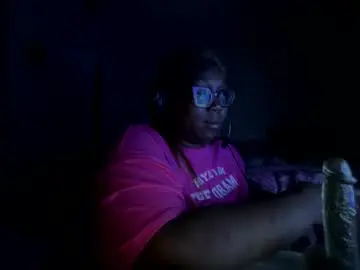 Prettypoohxo  live sex cam