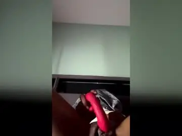Nakedroze  live sex cam
