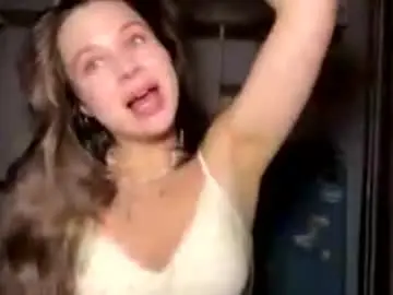 Shereeshasky  live sex cam