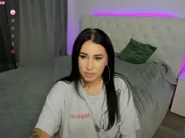 Hotmorenaxxx  live sex cam