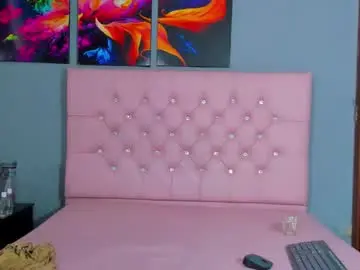 Karinatompson  live sex cam