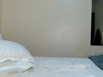 Hairy_squiter77  live sex cam