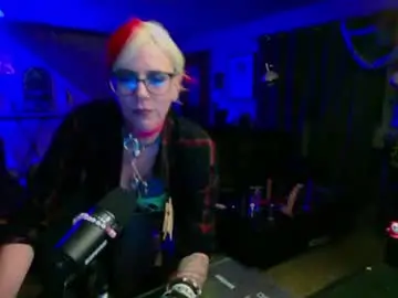 Juneafterhours  live sex cam