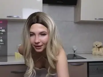 Caroliiinee  live sex cam