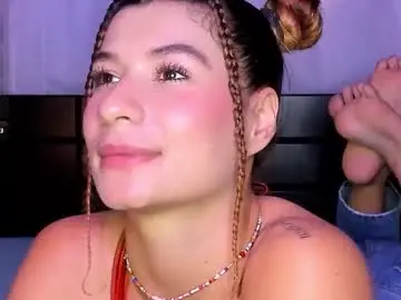 Evoletbee  live sex cam