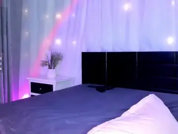 Evoletbee  live sex cam