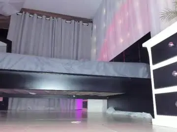 Evoletbee  live sex cam