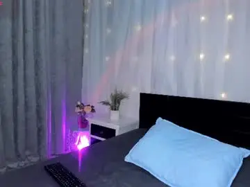 Evoletbee  live sex cam