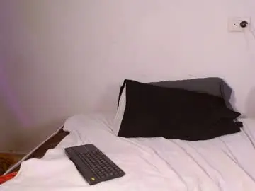 Melani_bear  live sex cam